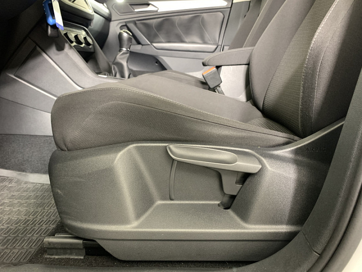 Volkswagen Tiguan 1.4, 2020 года, Механика, Белый