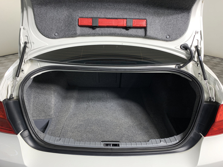 BMW 3 серии 2, 2011 года, Автоматическая, БЕЛЫЙ