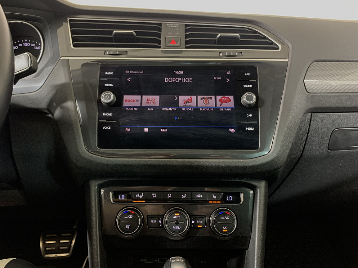 Volkswagen Tiguan 1.4, 2018 года, Робот, cеребристый