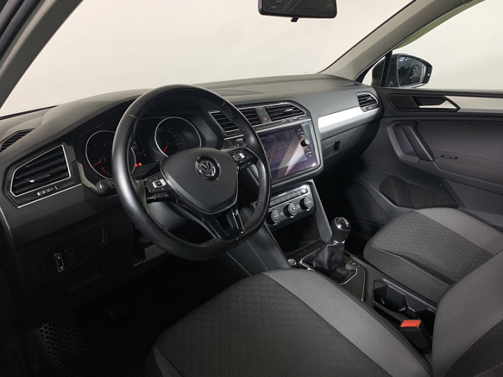Volkswagen Tiguan 1.4, 2020 года, Механика, Черный