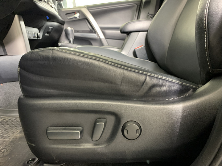 Toyota RAV4 2.5, 2017 года, Автоматическая, Черный