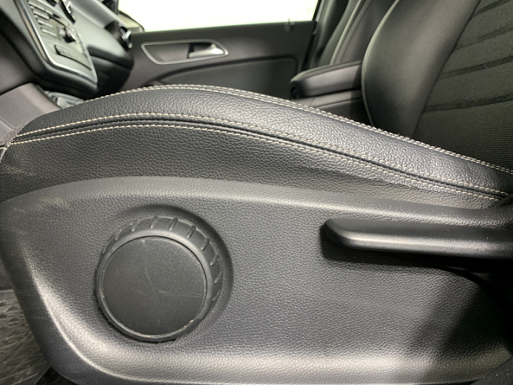 MERCEDES-BENZ A-Класс 1.6, 2013 года, Автоматическая, ЧЕРНЫЙ
