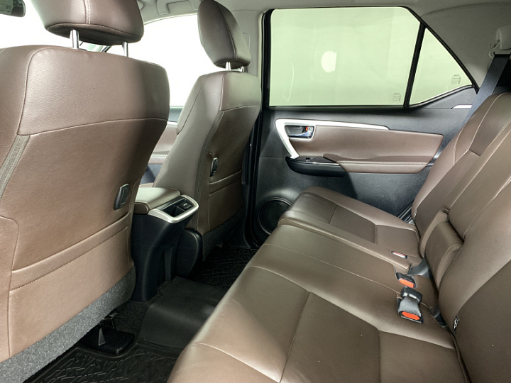 TOYOTA Fortuner 2.8, 2017 года, Автоматическая, Темно-Коричневый