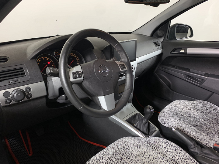 Opel Astra 1.6, 2012 года, Механика, Черный