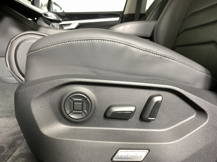 VOLKSWAGEN Touareg 3, 2018 года, Автоматическая, Серебристый