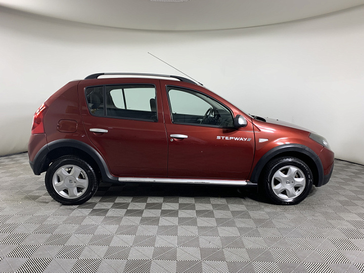 Renault Sandero Stepway 1.6, 2012 года, Механика, Красный