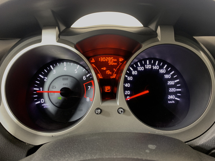 NISSAN Juke 1.6, 2013 года, Вариатор, КРАСНЫЙ