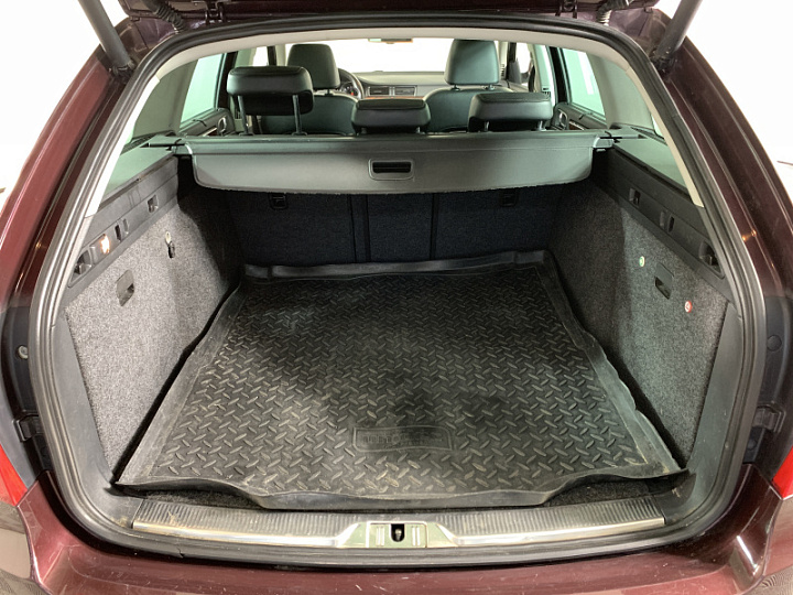 SKODA Superb 2, 2013 года, Робот, ТЕМНО-БОРДОВЫЙ