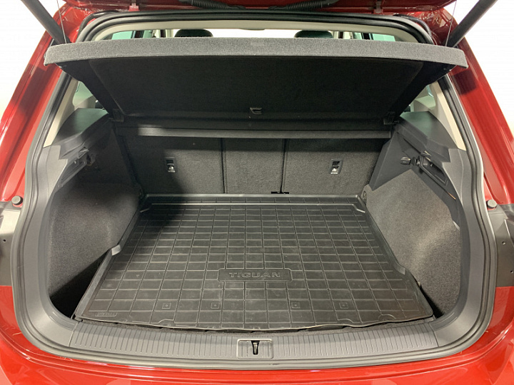 VOLKSWAGEN Tiguan 2, 2018 года, Робот, Вишневый