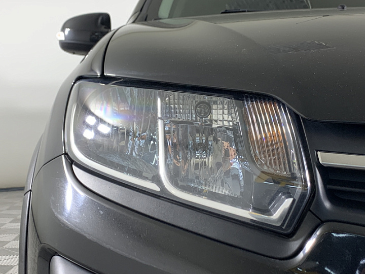 RENAULT Sandero Stepway 1.6, 2017 года, Автоматическая, ЧЕРНЫЙ