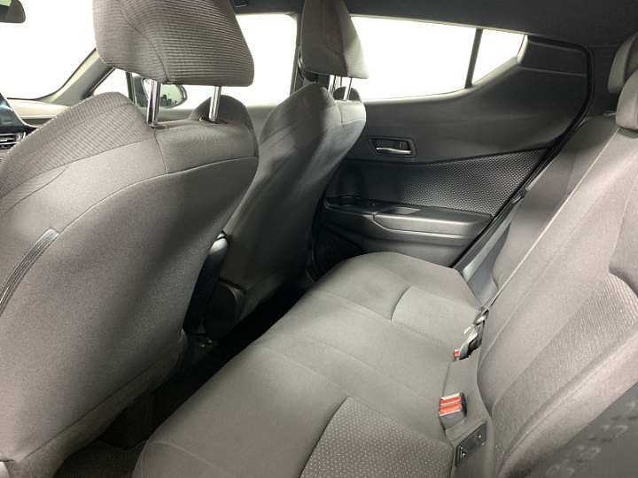 TOYOTA C-HR 1.8, 2019 года, Автоматическая, СЕРЫЙ
