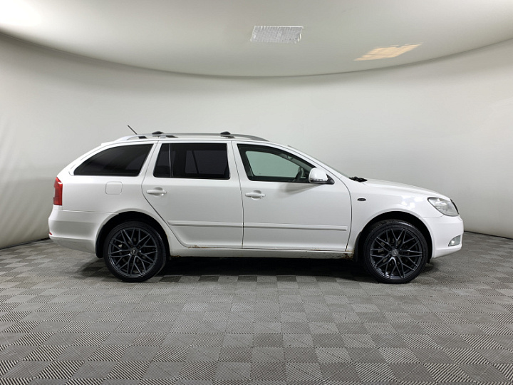 SKODA Octavia 1.8, 2011 года, Робот, БЕЛЫЙ