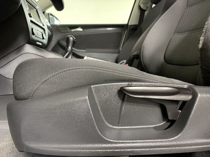 VOLKSWAGEN Jetta 1.6, 2012 года, Механика, Серебристо-желтый