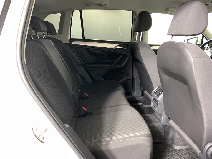 Volkswagen Tiguan 1.4, 2020 года, Механика, Белый