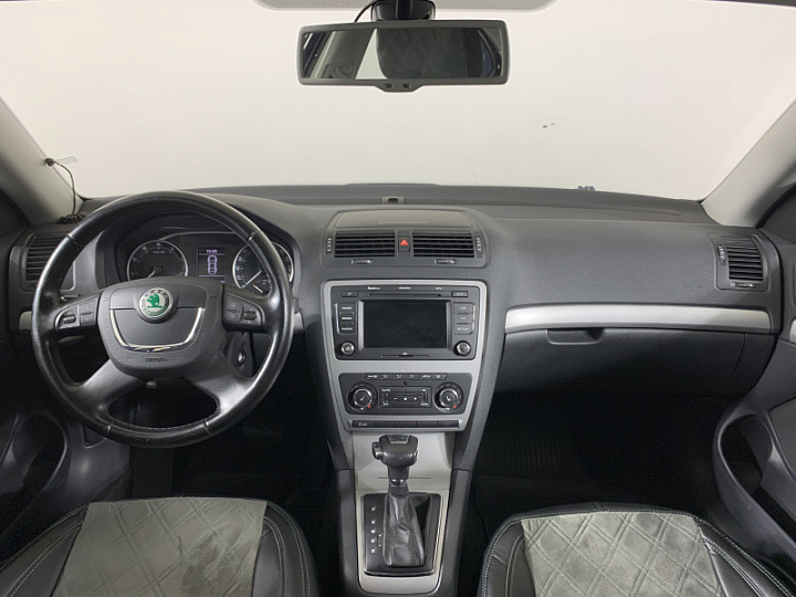SKODA Octavia 1.8, 2013 года, Автоматическая, ЧЕРНЫЙ