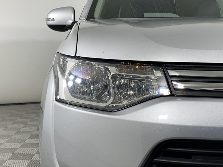 MITSUBISHI Outlander 2.4, 2013 года, Вариатор, Серебристый