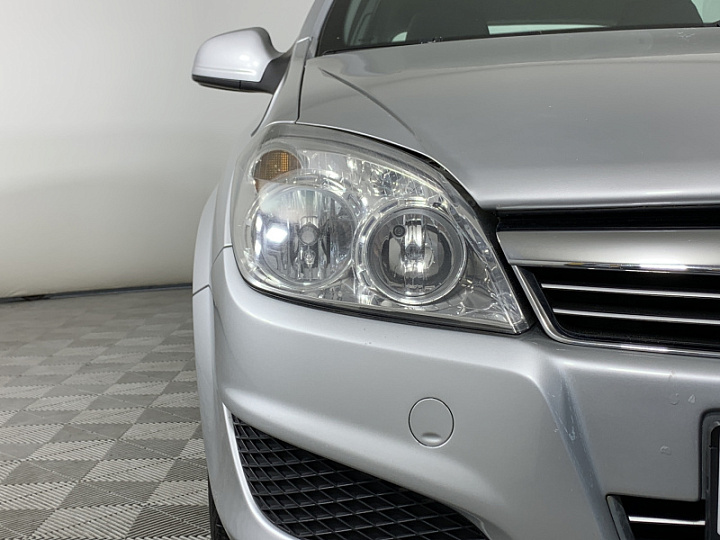 OPEL Astra 1.6, 2010 года, Робот, Серебристый