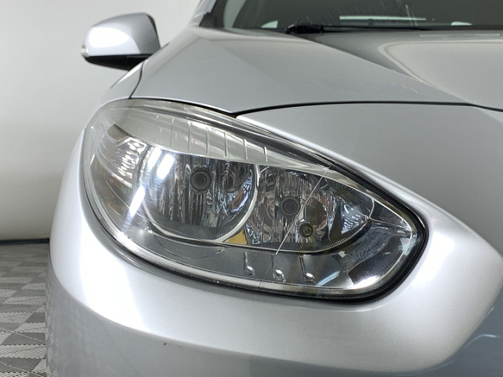 RENAULT Fluence 1.6, 2012 года, Механика, Серебристо-желтый