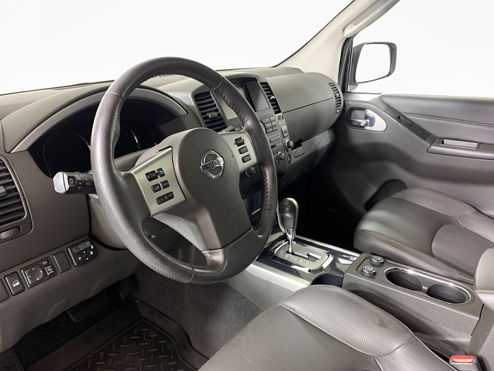 Nissan Pathfinder 2.5, 2011 года, Автоматическая, Не определен