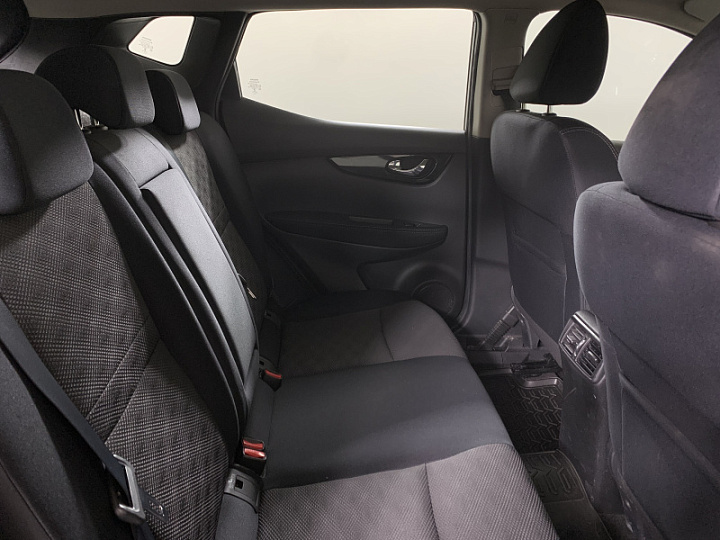 Nissan Qashqai 2, 2015 года, Механика, Серебристый