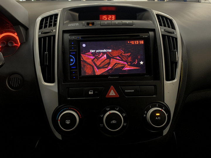 KIA Ceed 1.4, 2011 года, Механика, Черный перламутр