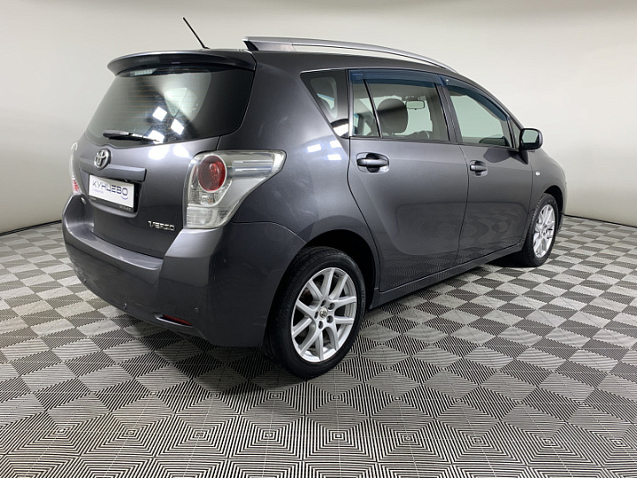 Toyota Verso 1.8, 2012 года, Вариатор, Серый