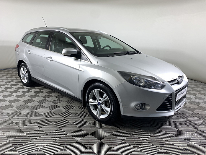 Ford Focus 1.6, 2014 года, Механика, Серебристый