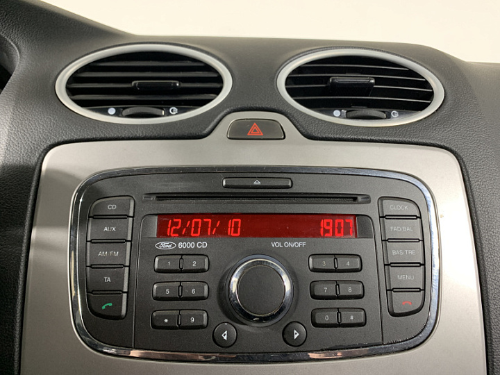 FORD Focus 1.6, 2010 года, Механика, Серебристый