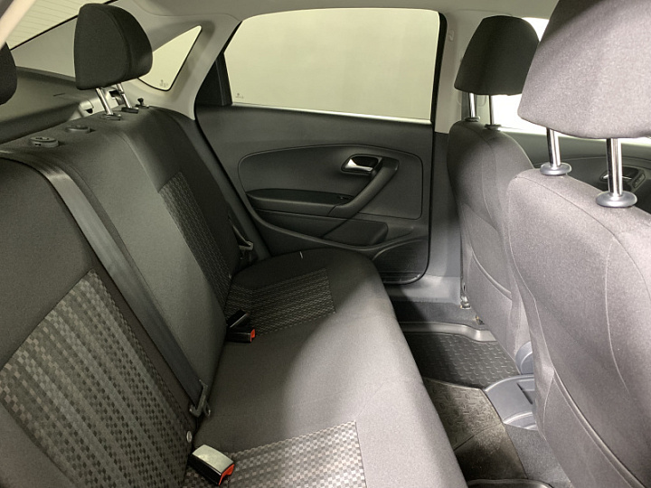 Volkswagen Polo 1.6, 2016 года, Автоматическая, Светло серый