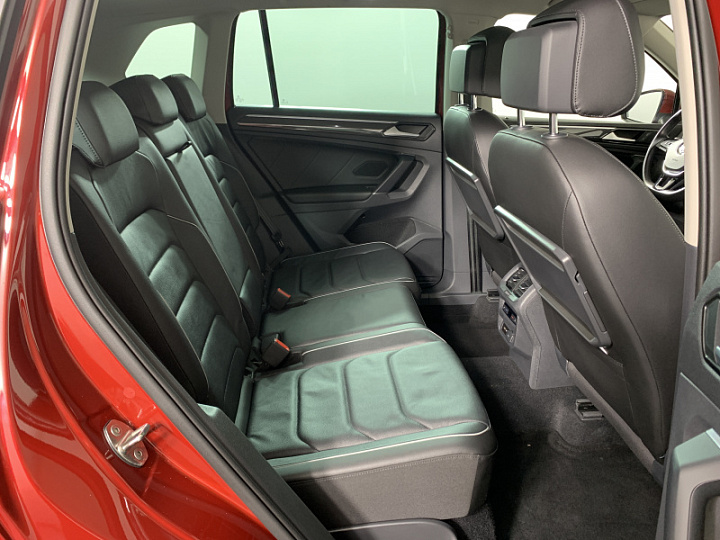 VOLKSWAGEN Tiguan 2, 2018 года, Робот, Вишневый