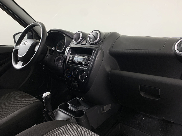 Lada Granta 1.6, 2017 года, Механика, Серебристый
