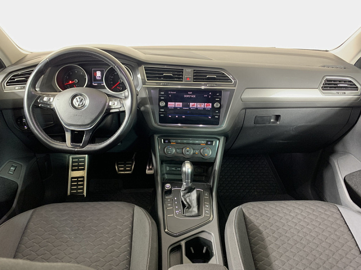 Volkswagen Tiguan 1.4, 2018 года, Робот, cеребристый