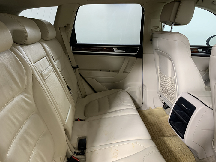 VOLKSWAGEN Touareg 3.6, 2012 года, Автоматическая, БЕЛЫЙ