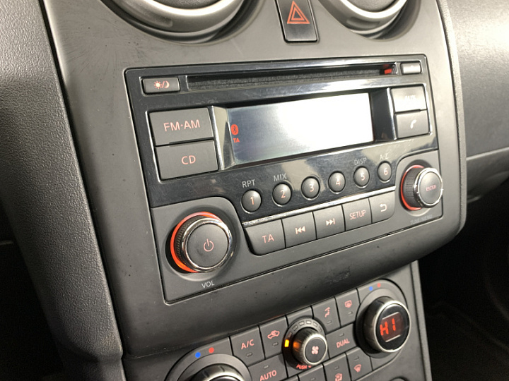 NISSAN Qashqai 1.6, 2013 года, Вариатор, Серебристый