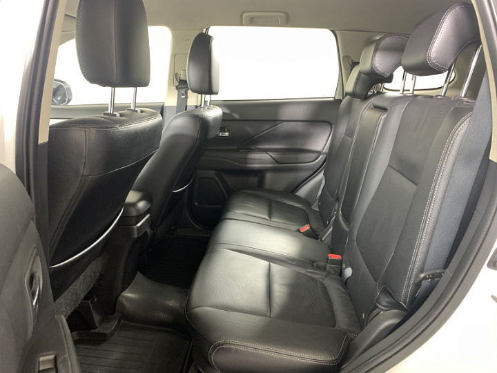 Mitsubishi Outlander 2.4, 2014 года, Вариатор, Белый
