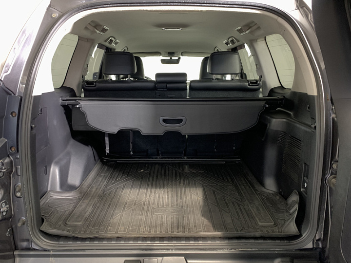 Toyota Land Cruiser Prado 2.8, 2018 года, Автоматическая, Светло серый
