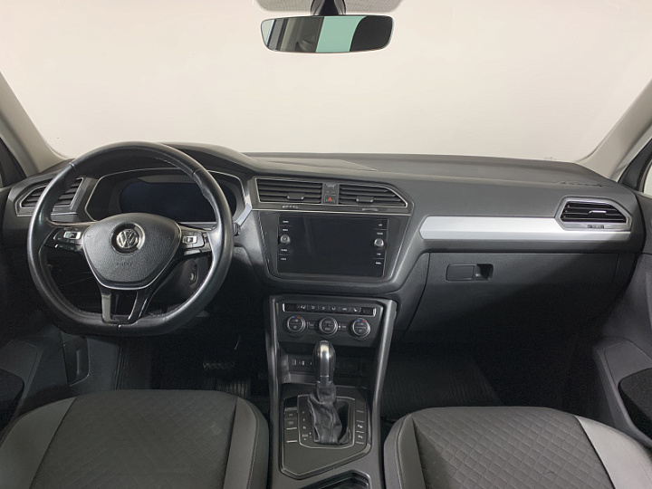VOLKSWAGEN Tiguan 1.4, 2017 года, Робот, Серебристый