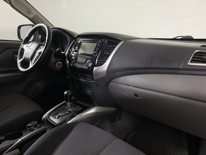 MITSUBISHI L200 2.4, 2018 года, Автоматическая, ЧЕРНЫЙ