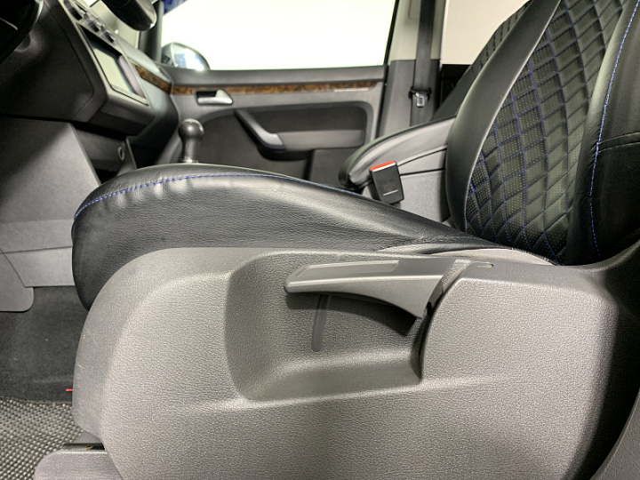 VOLKSWAGEN Touran 1.6, 2008 года, Механика, ЧЕРНЫЙ