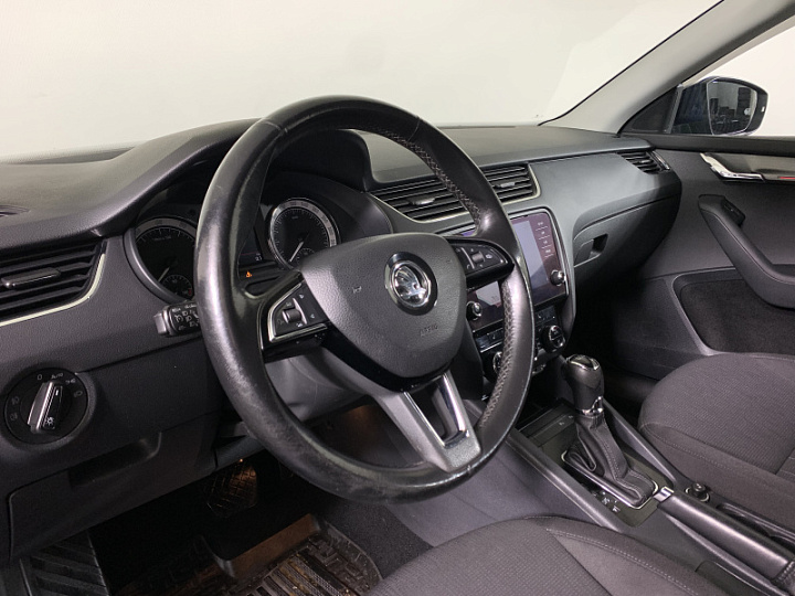 Skoda Octavia 1.8, 2017 года, Робот, ТЕМНО-СИНИЙ