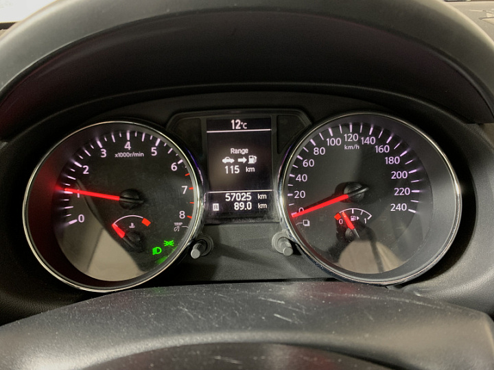 NISSAN Qashqai 2, 2011 года, Механика, КРАСНЫЙ