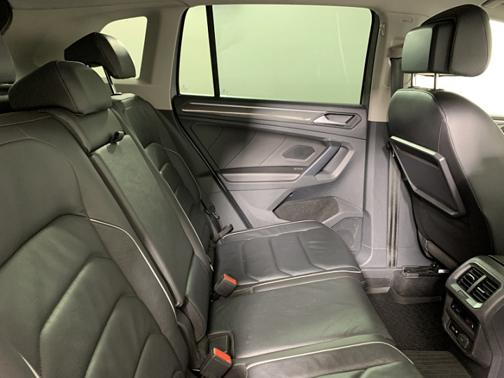 VOLKSWAGEN Tiguan 2, 2019 года, Автоматическая, Серебристый