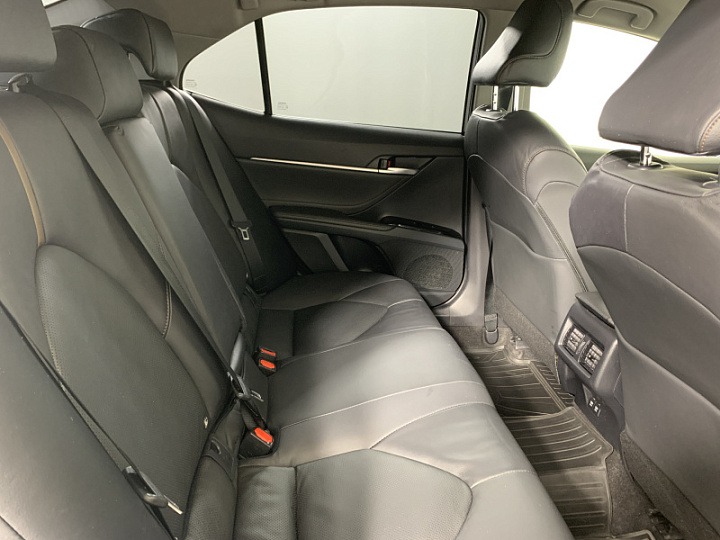 TOYOTA Camry 2.5, 2018 года, Автоматическая, БЕЛЫЙ