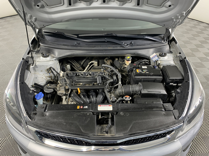 KIA Rio X-Line 1.4, 2017 года, Механика, Серебристый