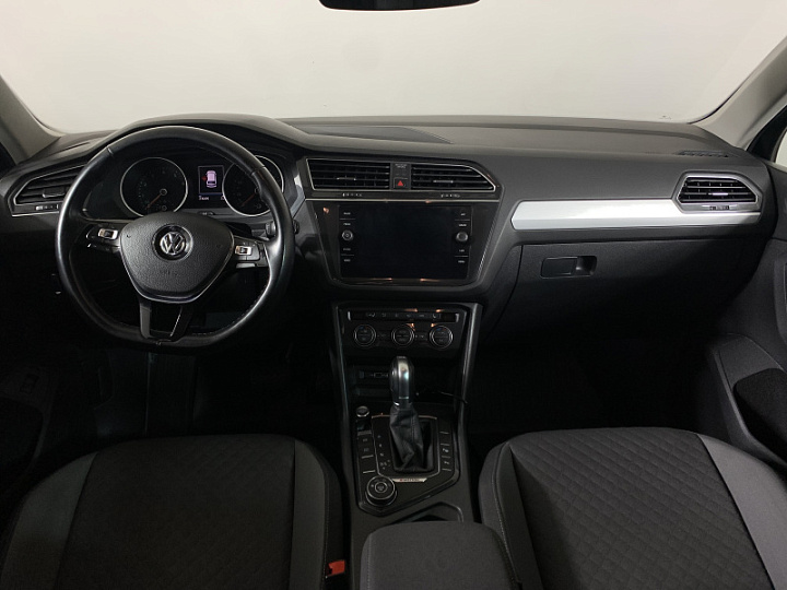 Volkswagen Tiguan 1.4, 2018 года, Робот, ЧЕРНЫЙ