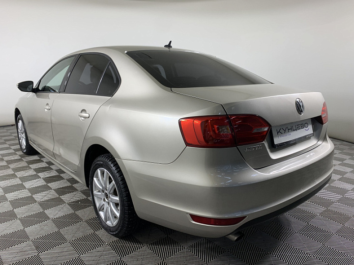 Volkswagen Jetta 1.6, 2012 года, Механика, Серебристо-желтый