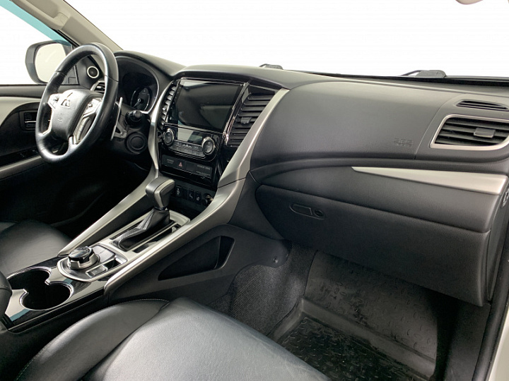 MITSUBISHI Pajero Sport 2.4, 2017 года, Автоматическая, БЕЛЫЙ