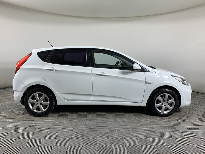 Hyundai Solaris 1.6, 2011 года, Автоматическая, Не определен