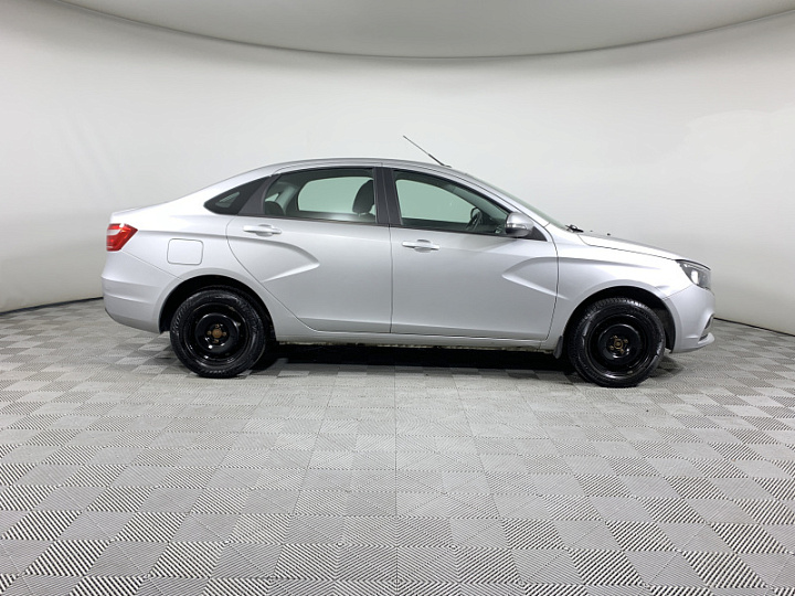 Lada Vesta 1.6, 2018 года, Механика, Серебристый
