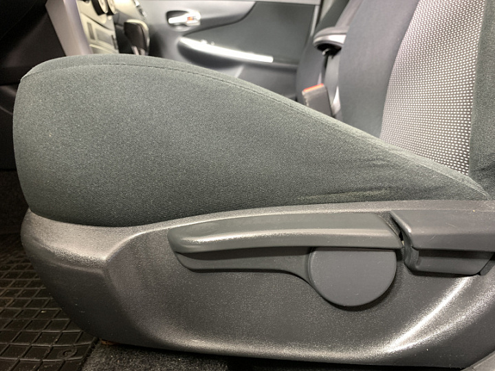 TOYOTA Corolla 1.6, 2012 года, Автоматическая, БЕЛЫЙ